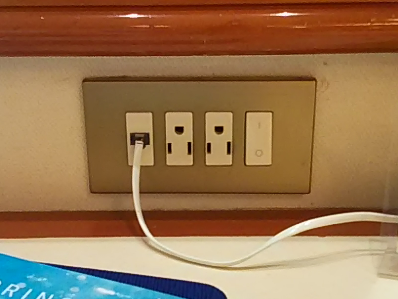 電源コンセント